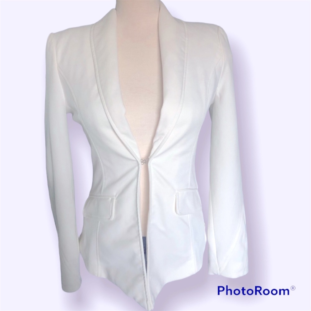 *CECICO* Fitted White Blazer